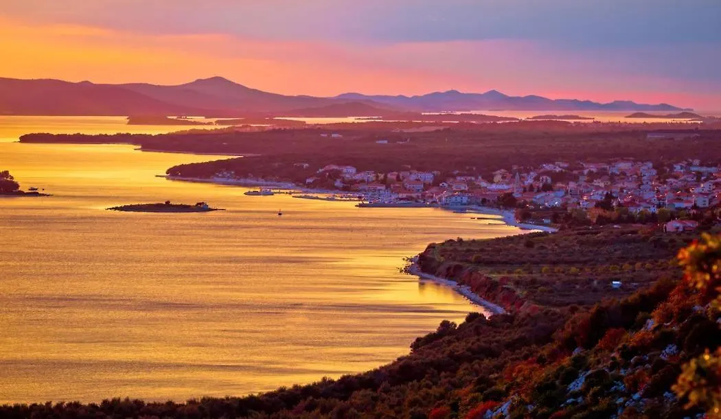 Apartmani Tri Ferala - Pakostane 0*,  Croatia