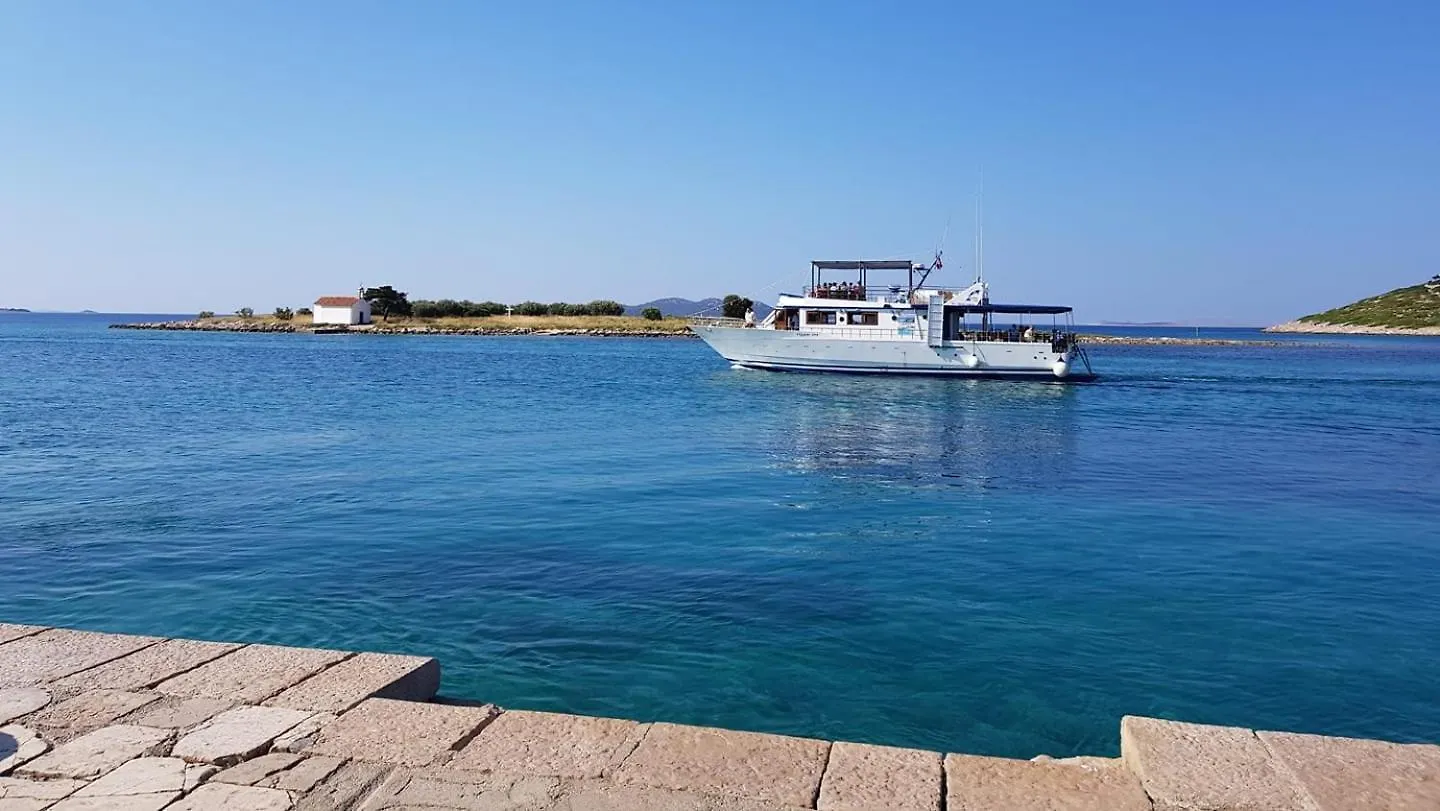Apartmani Tri Ferala - Pakostane 0*,