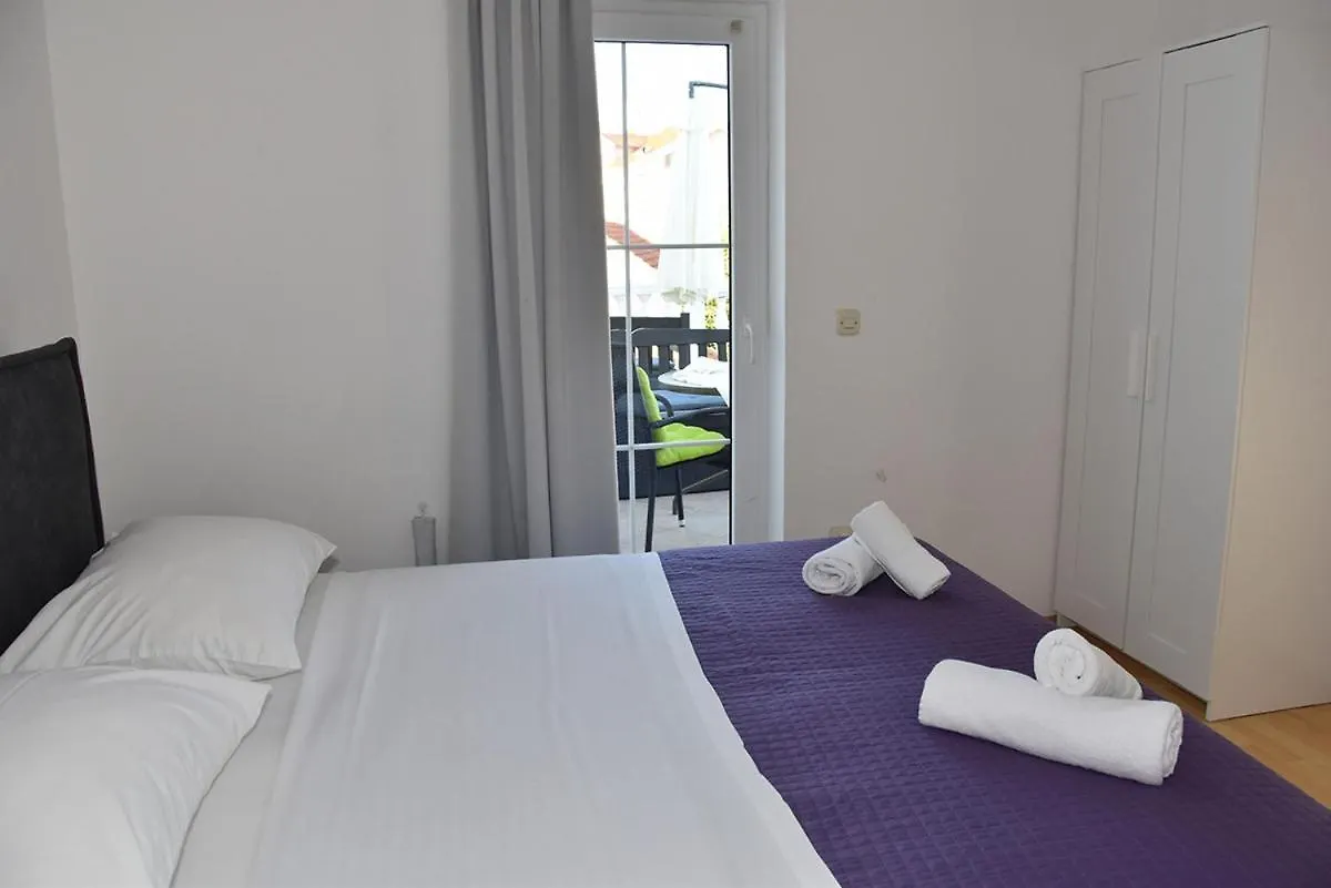Apartmani Tri Ferala - Pakostane Apartment