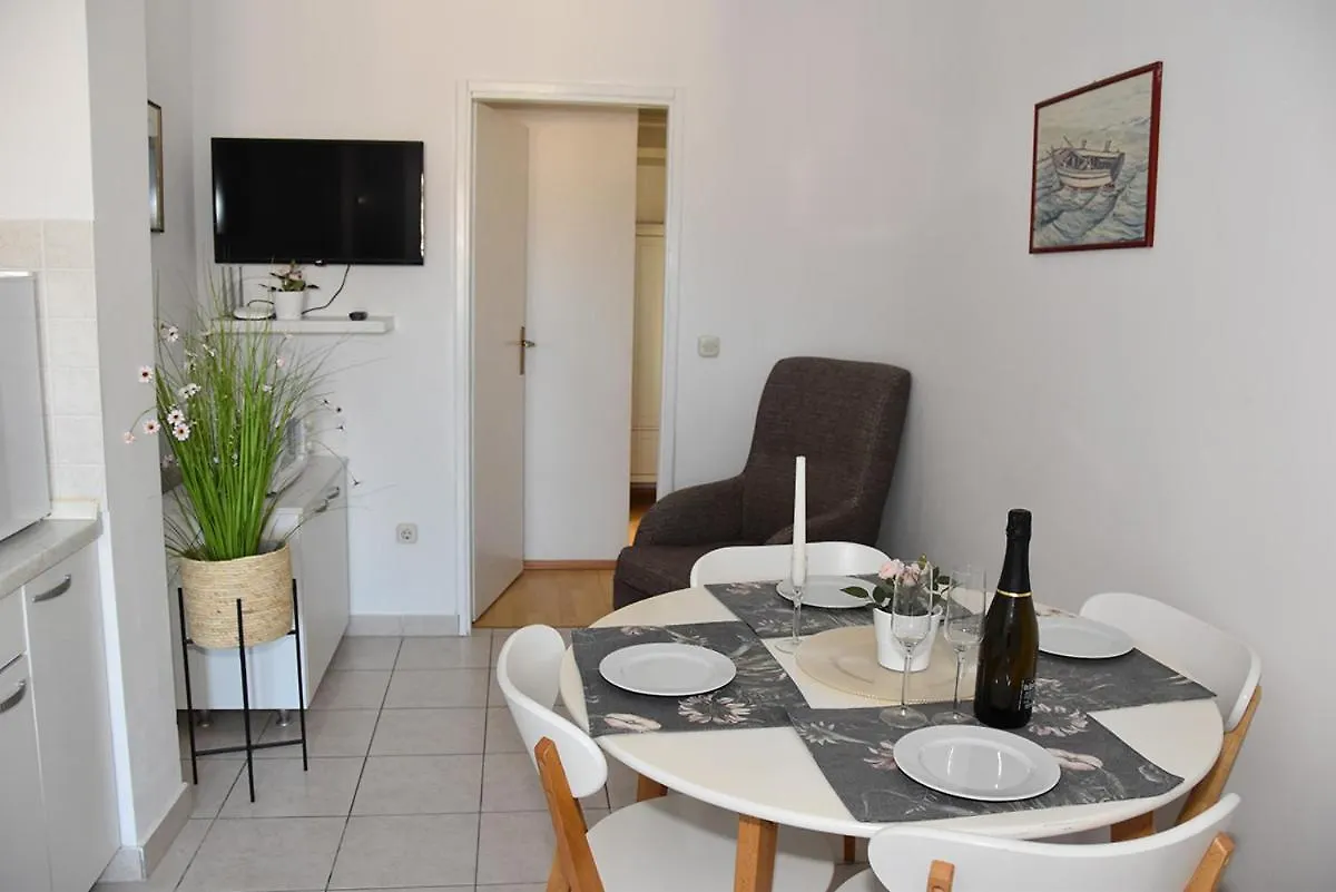 Apartmani Tri Ferala - Pakostane