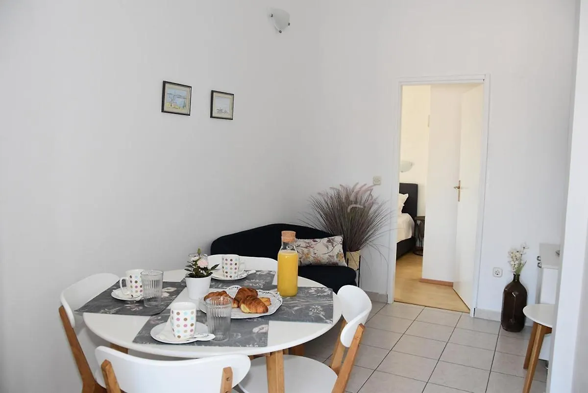 Apartment Apartmani Tri Ferala - Pakostane