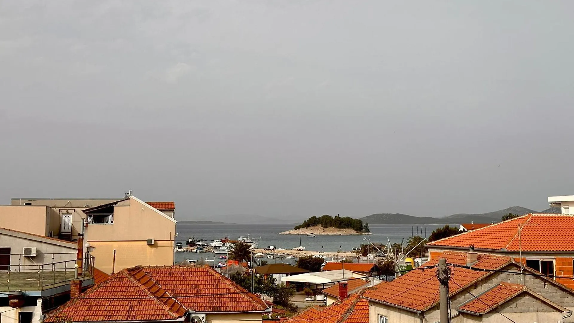 Apartmani Tri Ferala - Pakostane 0*,  Croatia