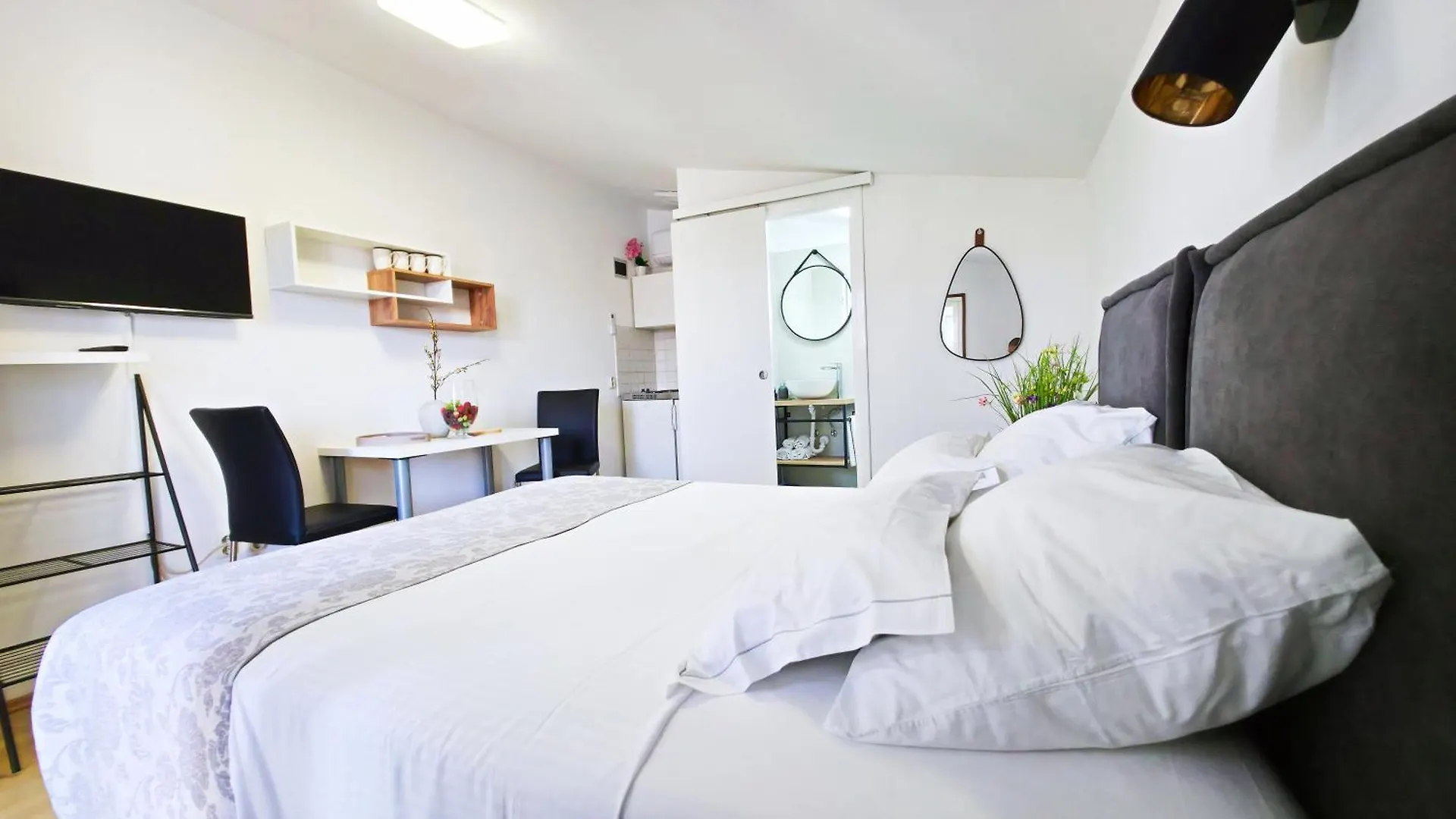 Apartmani Tri Ferala - Pakostane Croatia