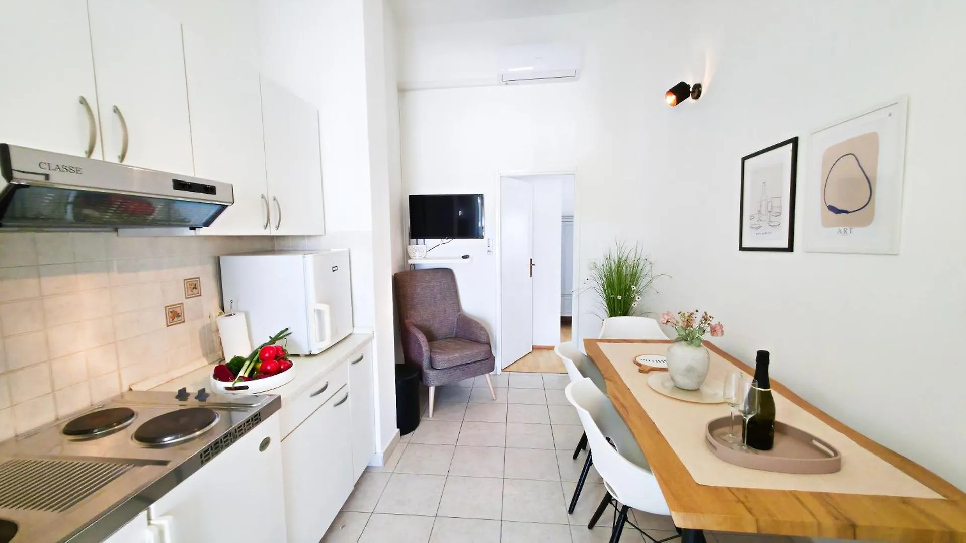 Apartmani Tri Ferala - Pakostane 0*,