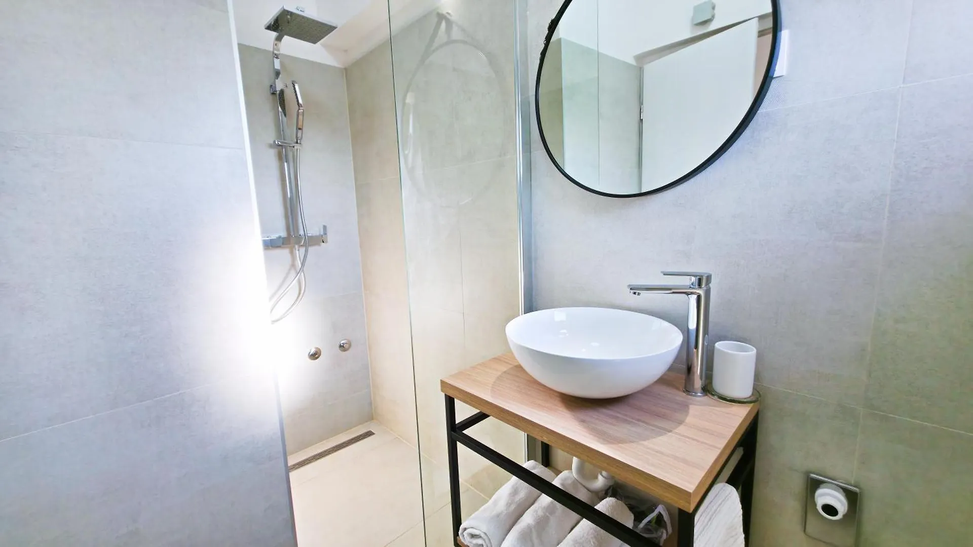 Apartmani Tri Ferala - Pakostane 0*,  Croatia