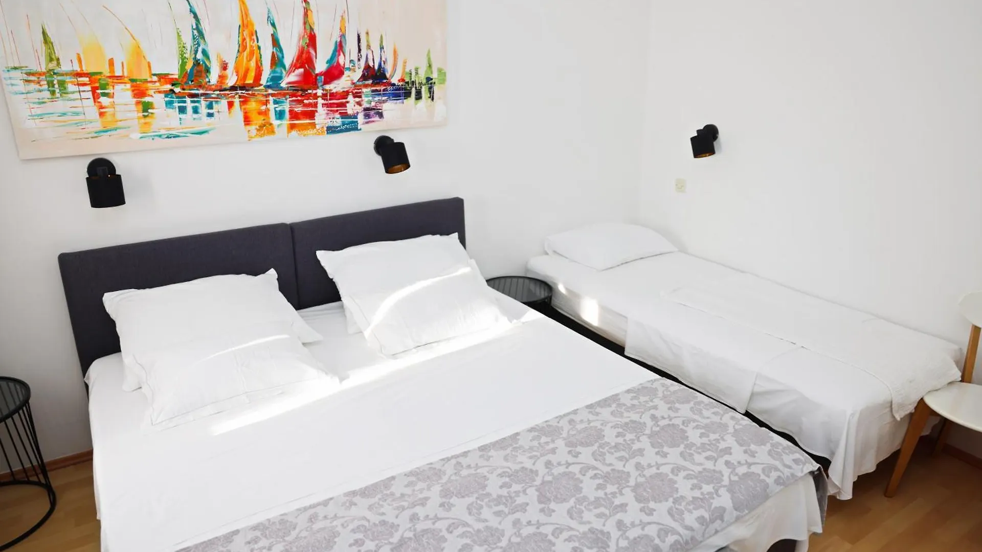Apartmani Tri Ferala - Pakostane
