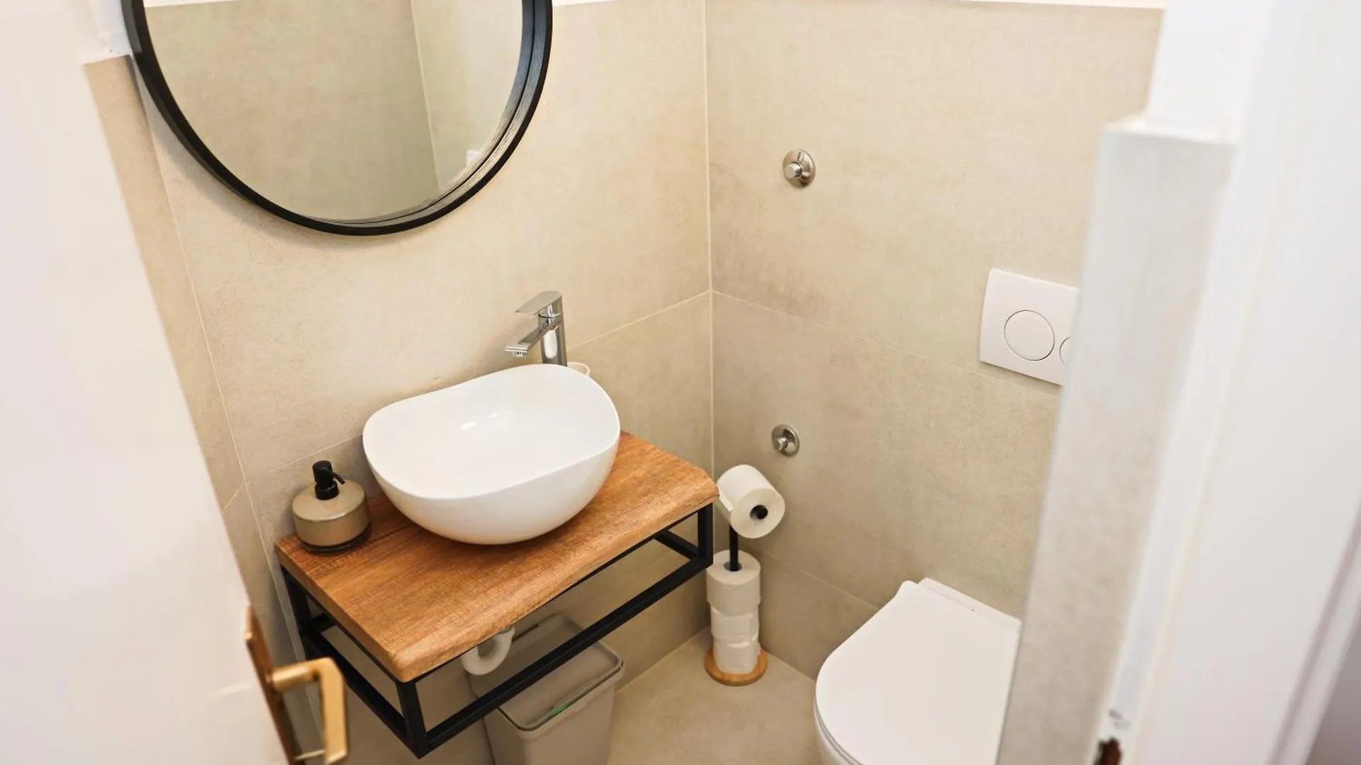 Apartmani Tri Ferala - Pakostane
