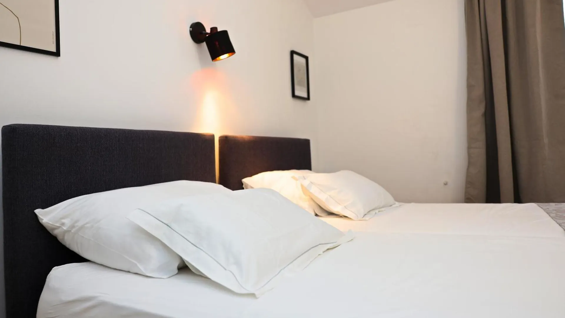 Apartmani Tri Ferala - Pakostane