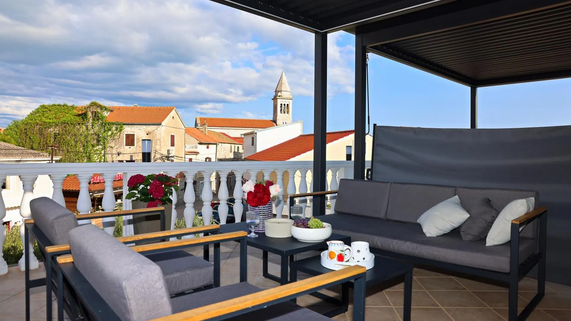Apartmani Tri Ferala - Pakostane 0*,  Croatia