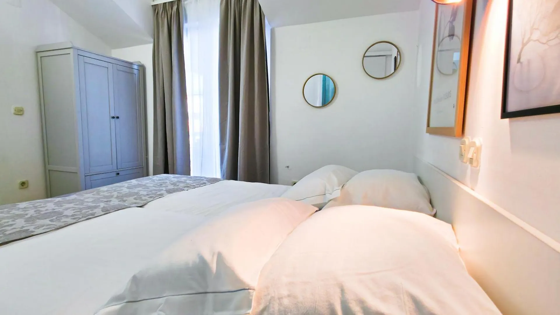 Apartmani Tri Ferala - Pakostane