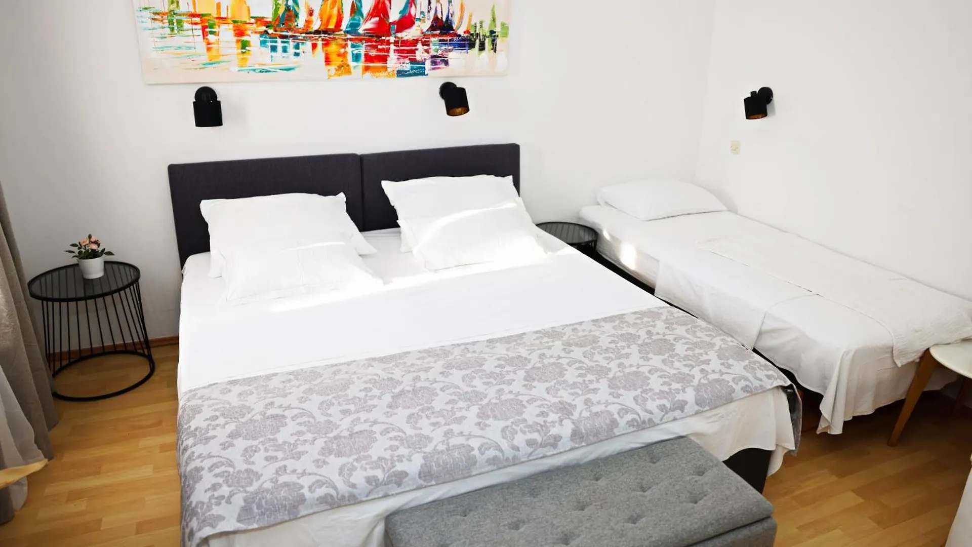Apartmani Tri Ferala - Pakostane